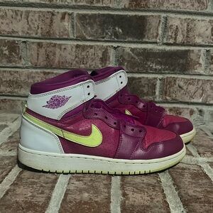 Kids Jordan 1 retro mid High fuchsia flash size 5y